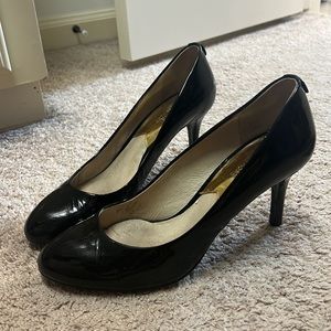 MICHAEL by MICHAEL KORS black pumps